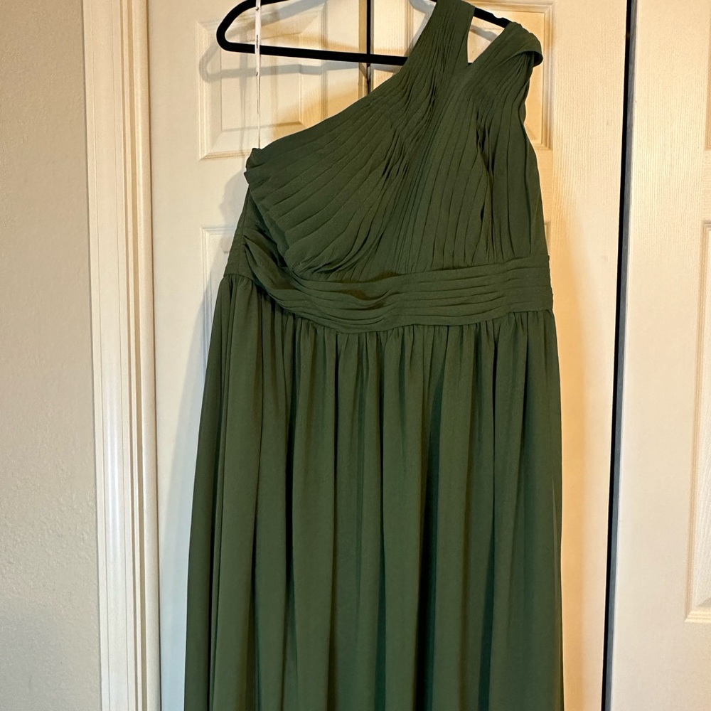 Bridesmaid or Prom dress! Was ordered as a custom size, fits like a 20/22W.